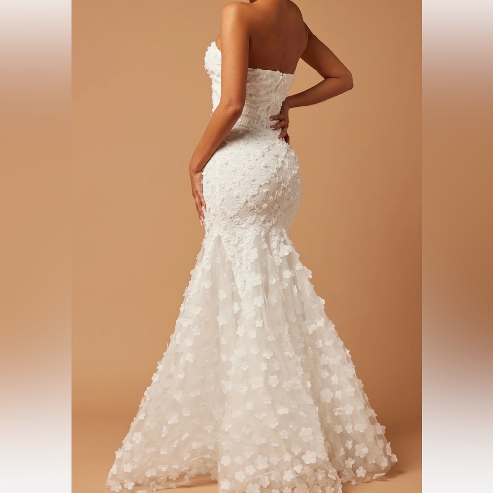 Fashion Nova Strapless White Dress - Picture 3 of 4